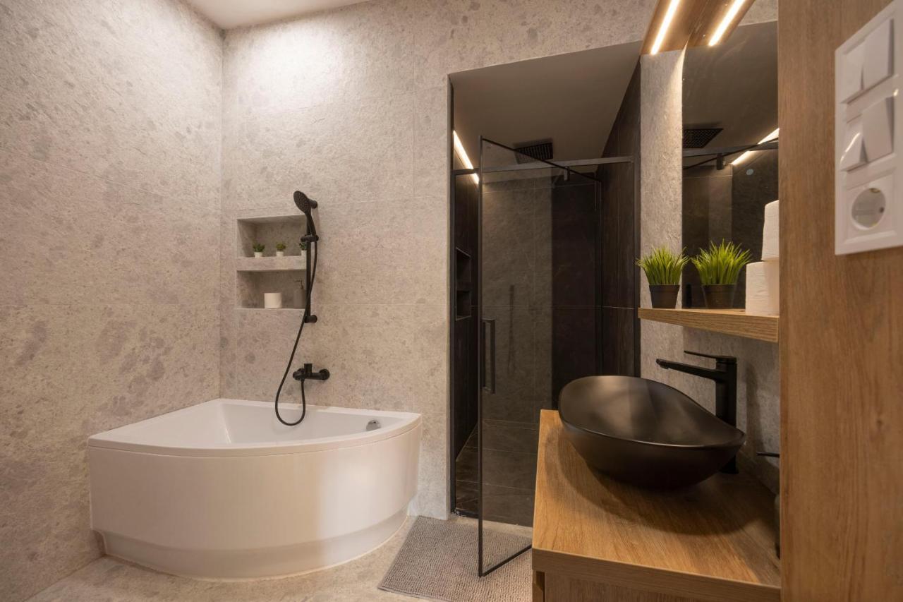 Luxurious & Spacious Central Residence With Balcony Budapest Ngoại thất bức ảnh