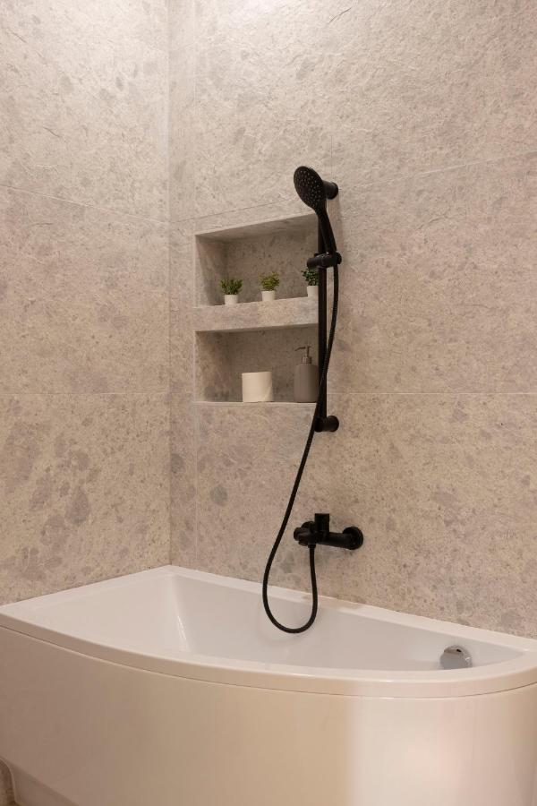 Luxurious & Spacious Central Residence With Balcony Budapest Ngoại thất bức ảnh